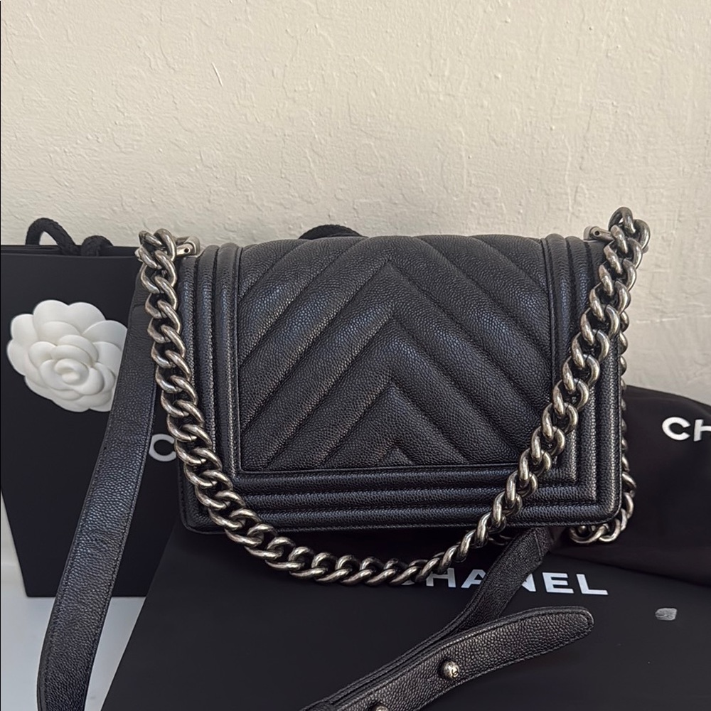 Small Chanel Boy Caviar  Black Quilted - Picture 8 of 15